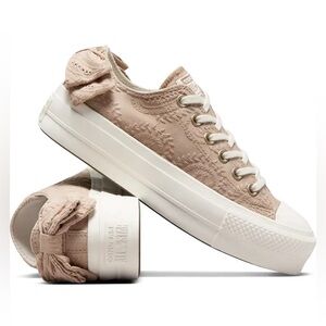 Converse Chuck Taylor All Star Lift Low Bow